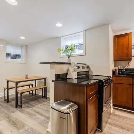 Garden-Level 2-Br Apt In Historic Petworth Home Washington Exterior photo
